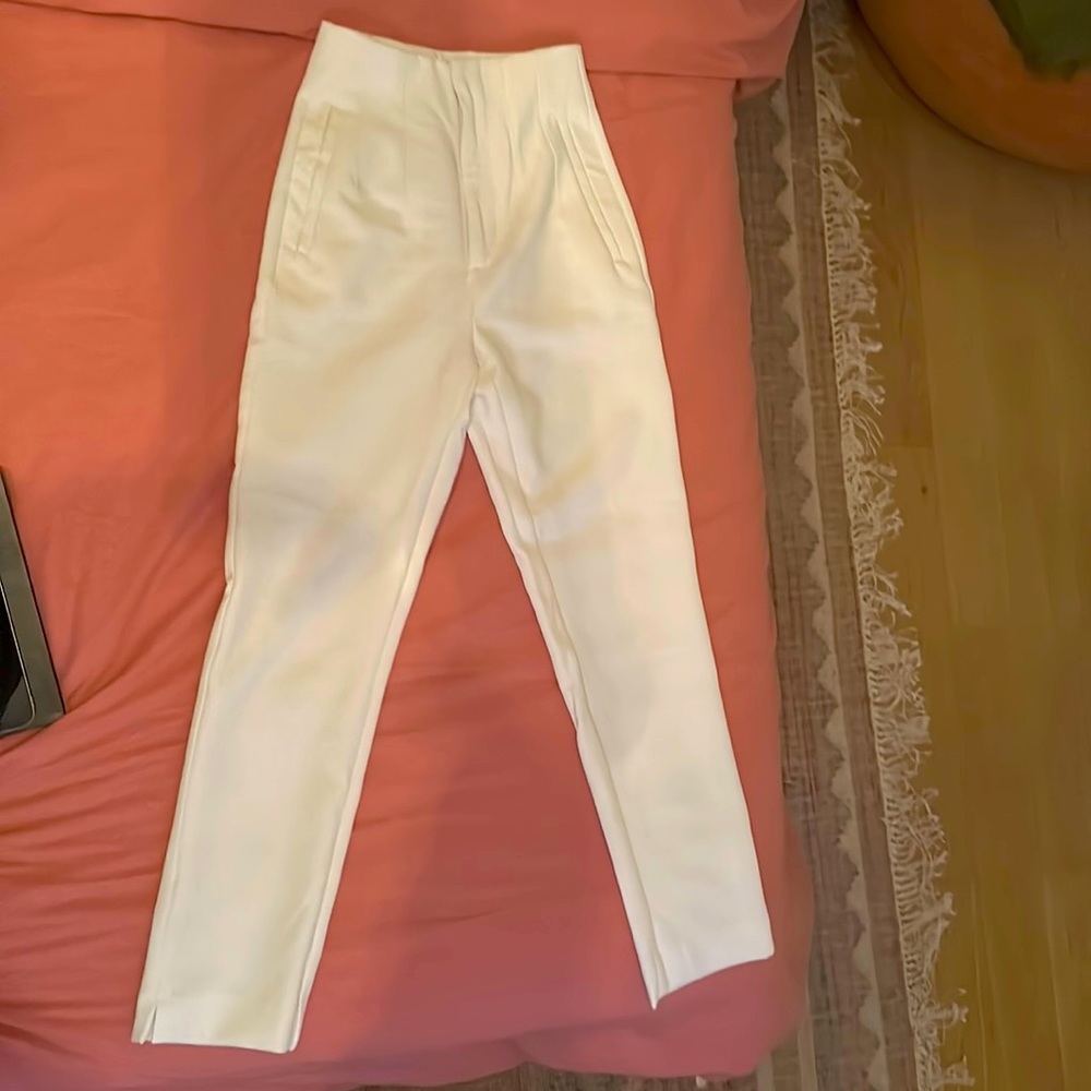 White Pleated Front Pants Stradivarius